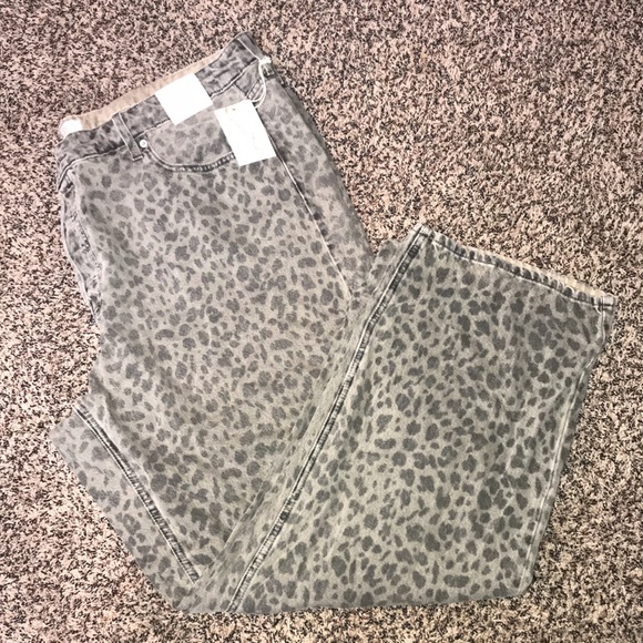 Universal Thread Women's Mid-Rise 90's Baggy Leopard Print Jeans PlusSz 22 | NWT - Picture 3 of 9